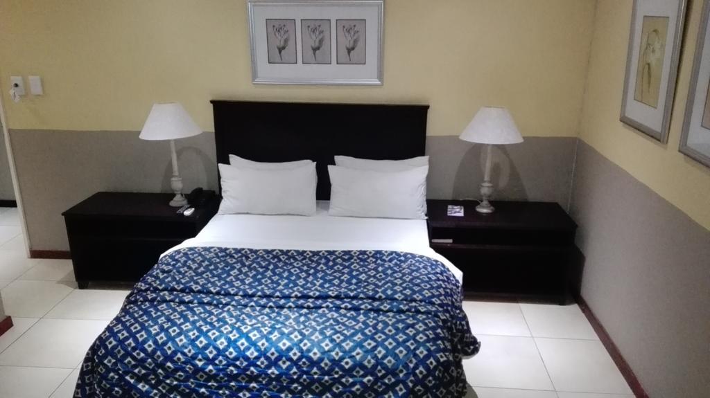 Villa Via Hotel Midrand Luaran gambar