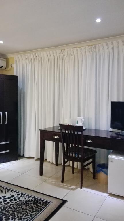 Villa Via Hotel Midrand Luaran gambar