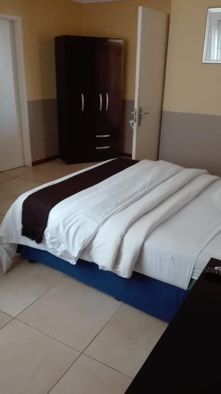 Villa Via Hotel Midrand Luaran gambar