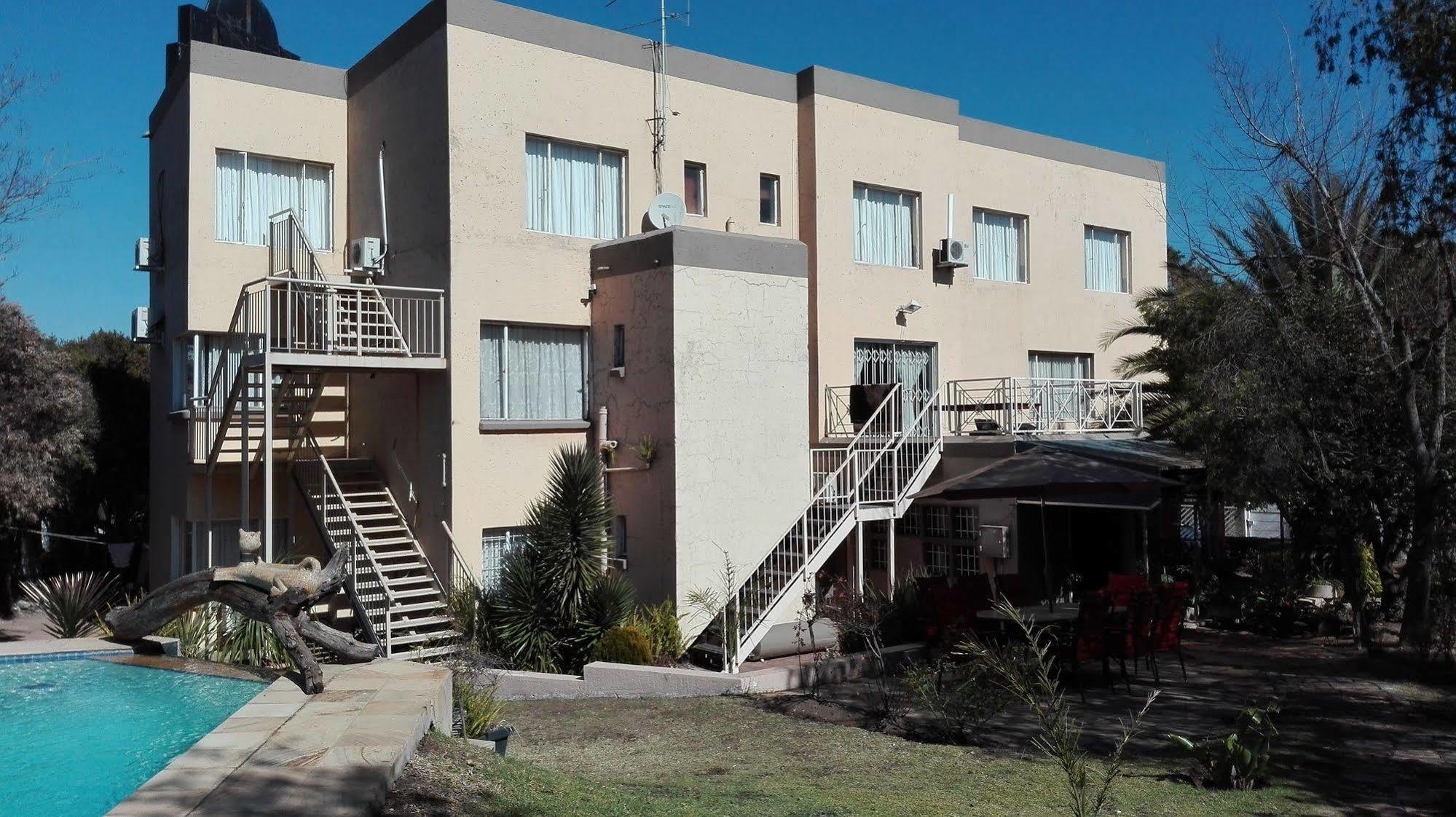 Villa Via Hotel Midrand Luaran gambar
