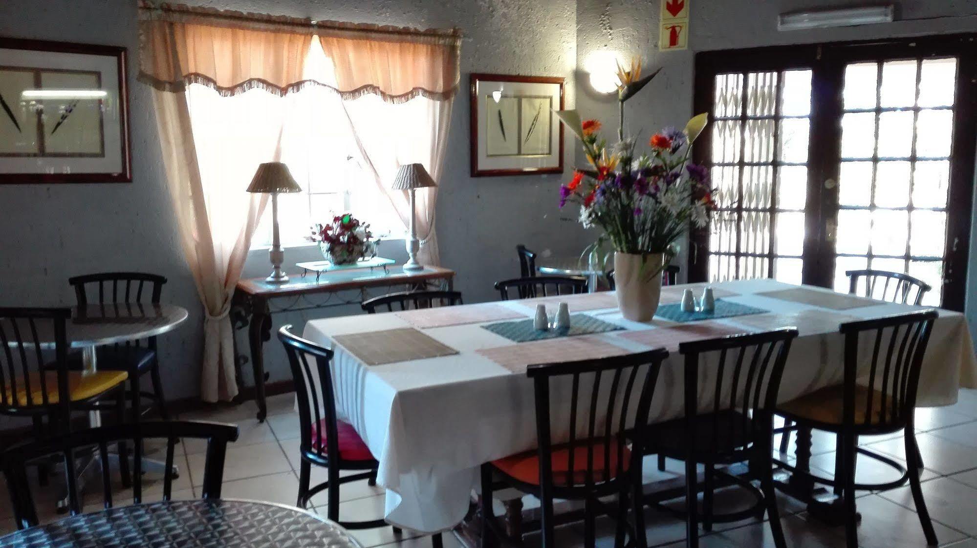 Villa Via Hotel Midrand Luaran gambar