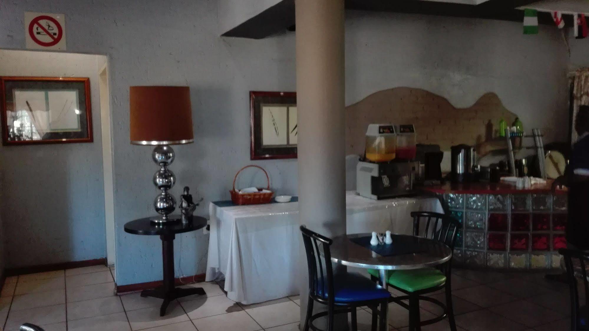 Villa Via Hotel Midrand Luaran gambar