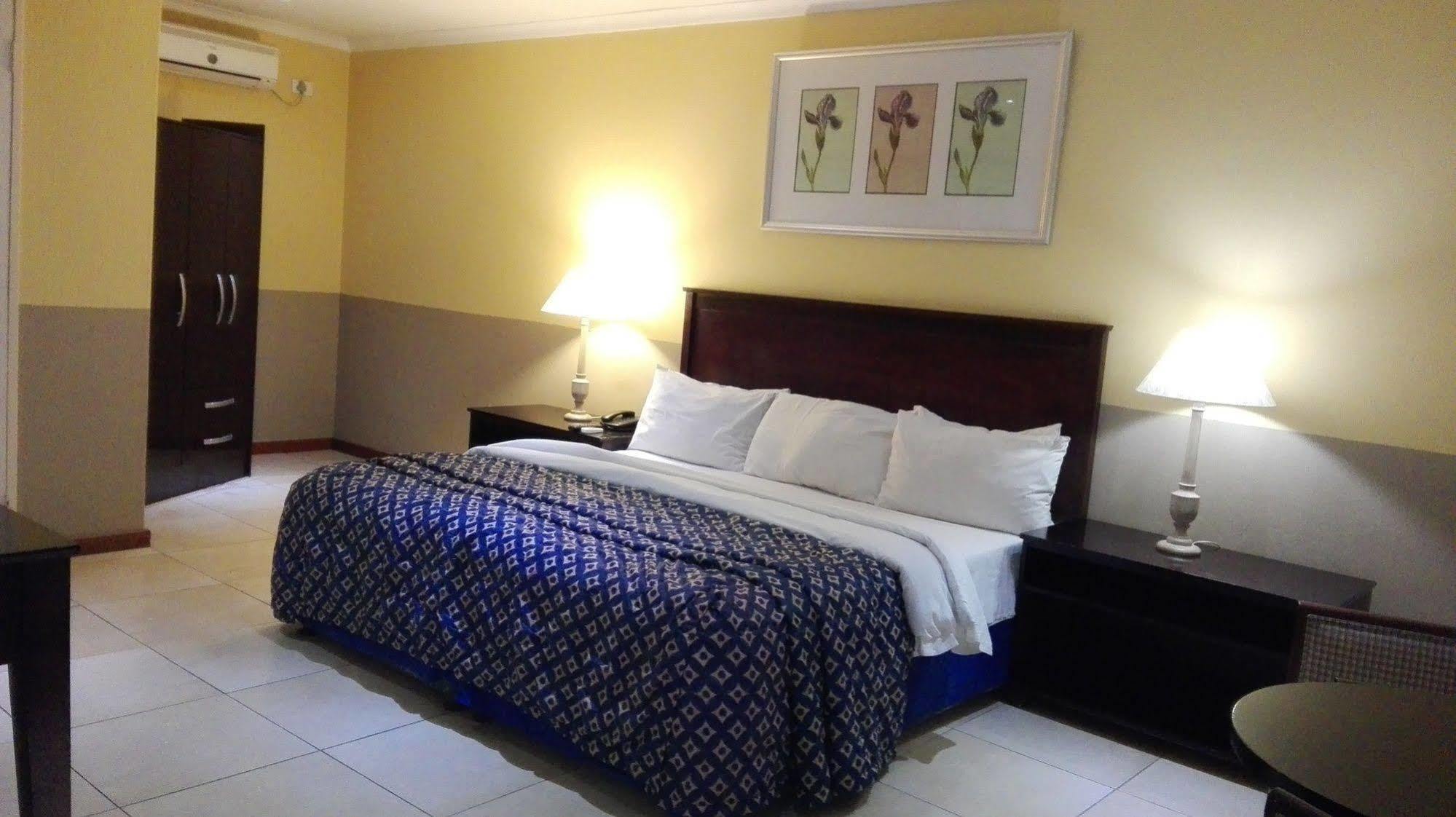 Villa Via Hotel Midrand Luaran gambar