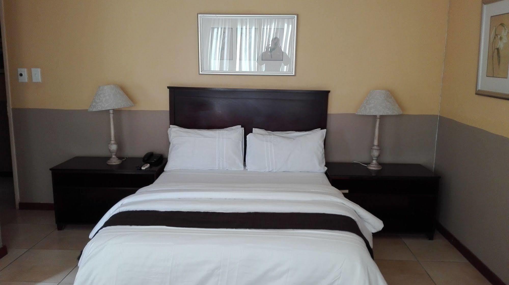 Villa Via Hotel Midrand Luaran gambar