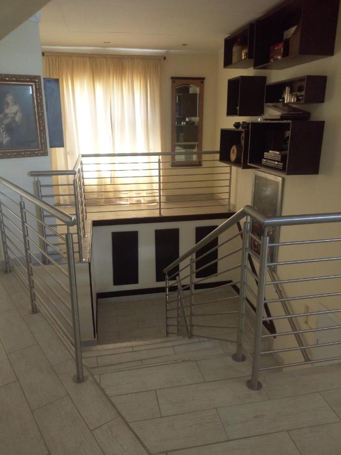 Villa Via Hotel Midrand Luaran gambar