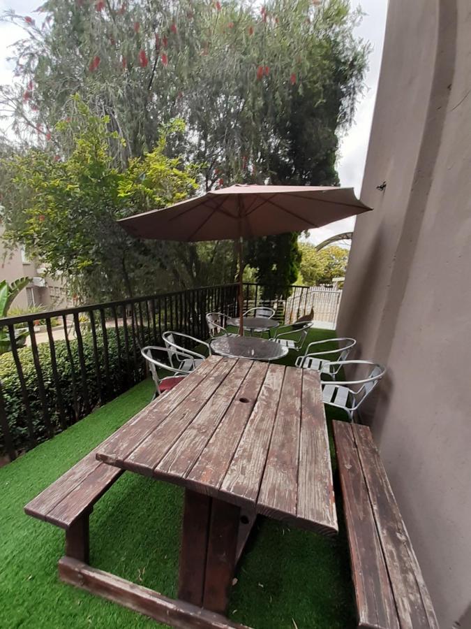 Villa Via Hotel Midrand Luaran gambar