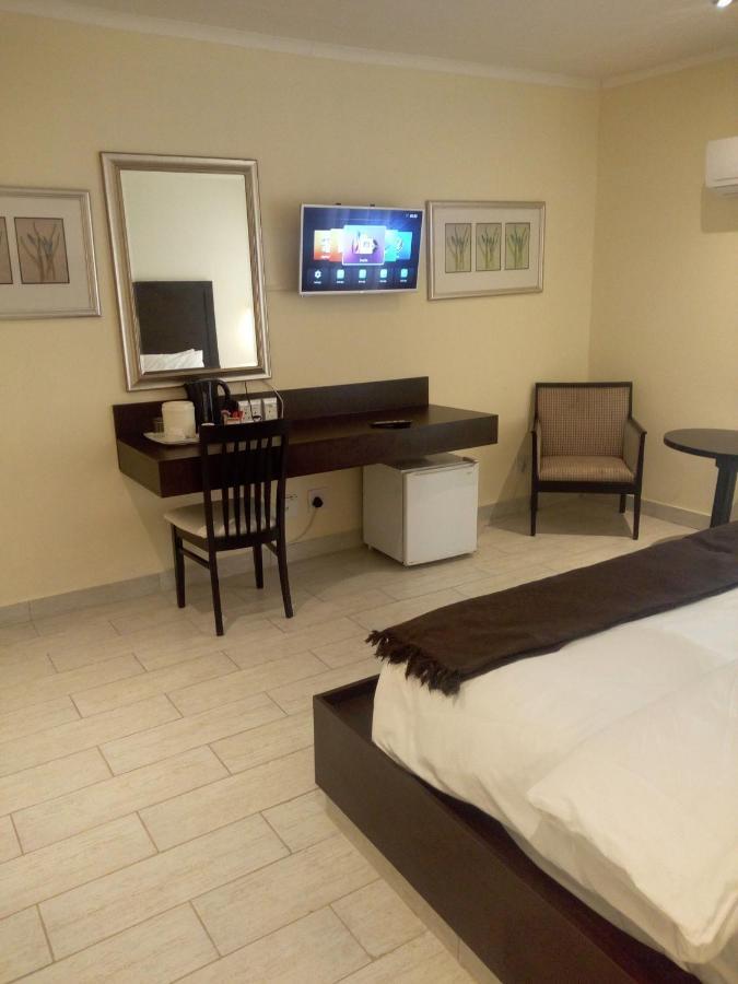 Villa Via Hotel Midrand Luaran gambar